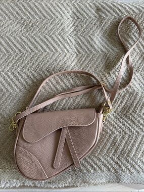 Women's Pebbled Saddle Crossbody Bag in Blush Pink